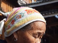 Femme Dong : coiffe en tissu éponge