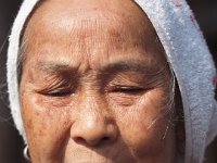 Femme Dong : coiffe en tissu éponge