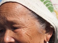 Femme Dong : coiffe en tissu éponge