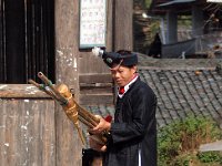 Joueur de lusheng et son grand lusheng