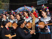 Groupe folklorique: lusheng et guitares à deux cordes
