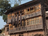 Belle maison ancienne : riz et tissu à l'indigo