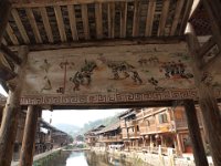 Peinture de pont : danses, chants et travaux des champs.