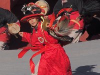 Un chamane Dongba en tenue de cérémonie