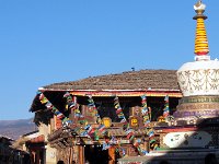 Place centrale et chörten à Zhongdian, Yunnan