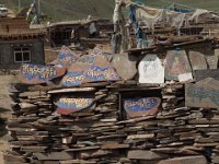 Mur de pierres ( mani  au Kham