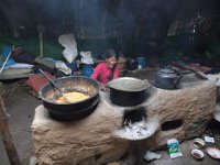 Sous une tente en poils de yack