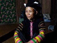 Femme Lolo en habit traditionnel à Khuoï Khon