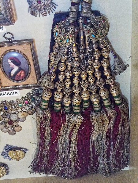 18_delphes_2_musee-folk-chrisso_478