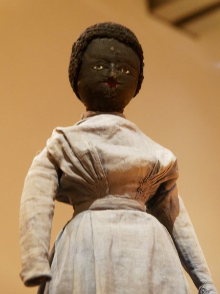 18_black-dolls_maison-rouge_16