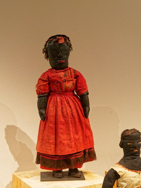 18_black-dolls_maison-rouge_33