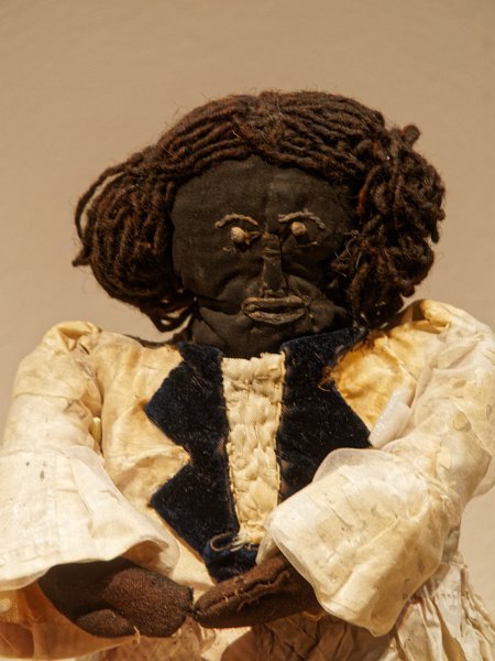 18_black-dolls_maison-rouge_36