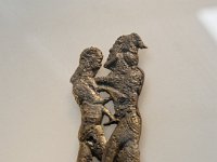 Scène érotique en bronze, Assur