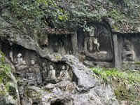 Statues du parc Lingyin : Les Ahrats qui accompagnent le Bouddha de Joie (ici caché) - Dynastie des Songs du Sud (1127-1279)