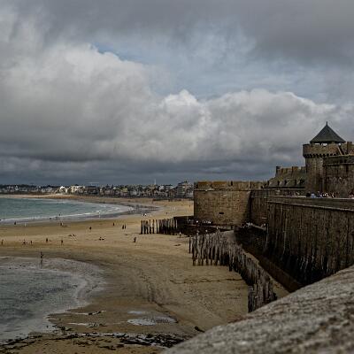 Saint Malo : les remparts et la Tour Bidouane