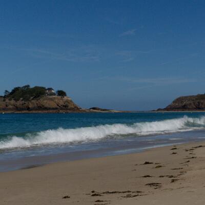 La plage du Guesclin et le fort du Guesclin