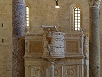 Bari : chaire de la cathédrale, style apulien
