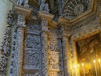 Lecce : Basilique de la Sainte Croix, une chapelle latérale, style baroque apulien, XVIe siècle