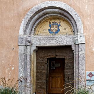 Portail  de l'église Saint Sébastien de Ceillac daté de 1501 (MDI)