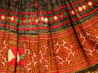 Hmong, détail de jupe plissée